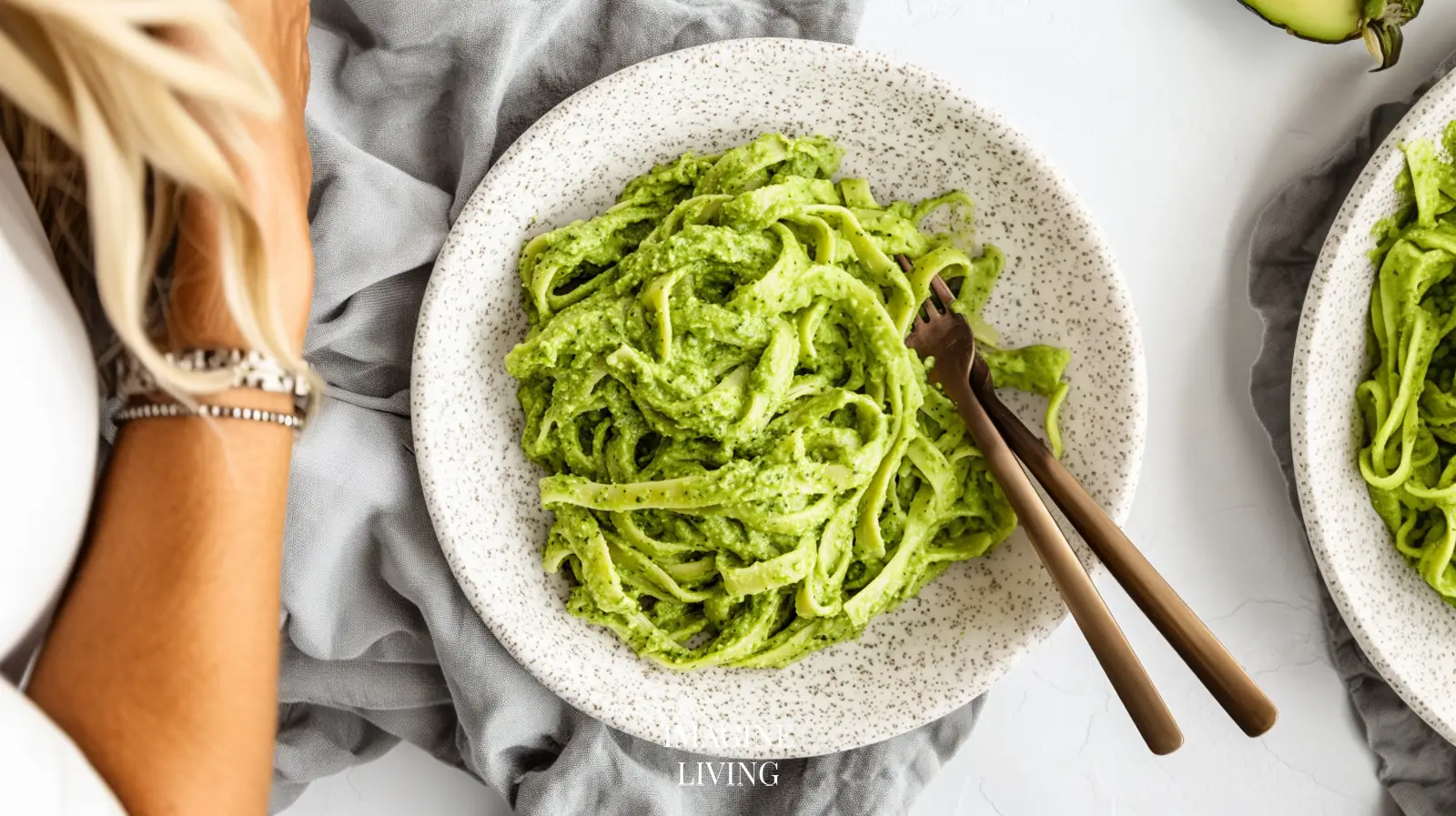AvocadoPasta_IL_10